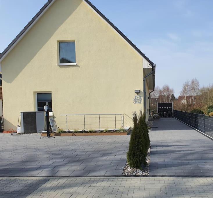 Kiel-Russee Familienwohnung, Lademoeglichkeit, Co2 Frei Bagian luar foto